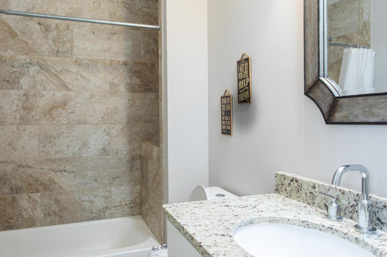 Lux Beatles Themed Home, 5 Min Walk To + Golf Cart, Dog Friendly! Destin