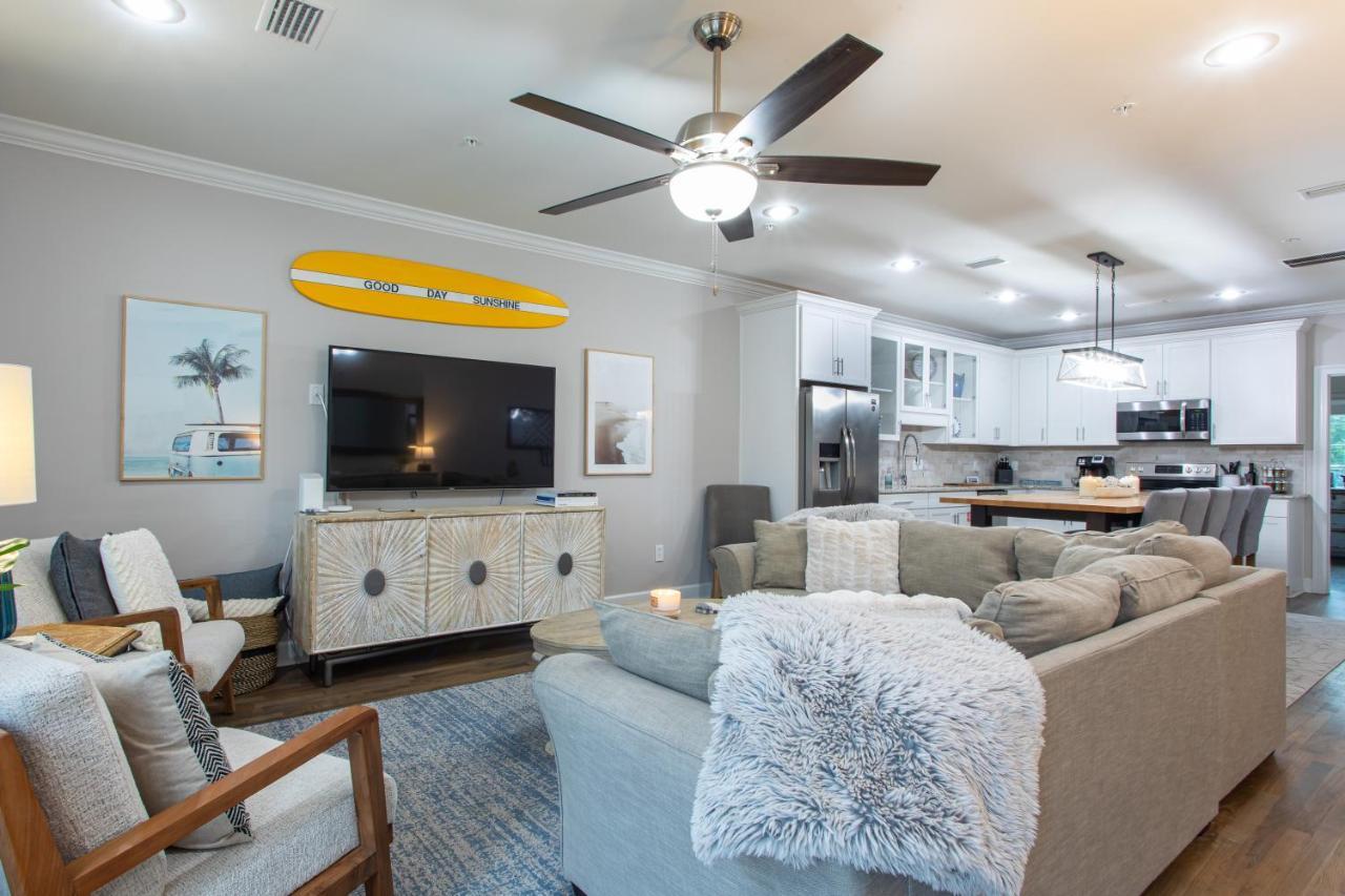 Holiday home Lux Beatles Themed Home, 5 Min Walk To + Golf Cart, Dog Friendly! *