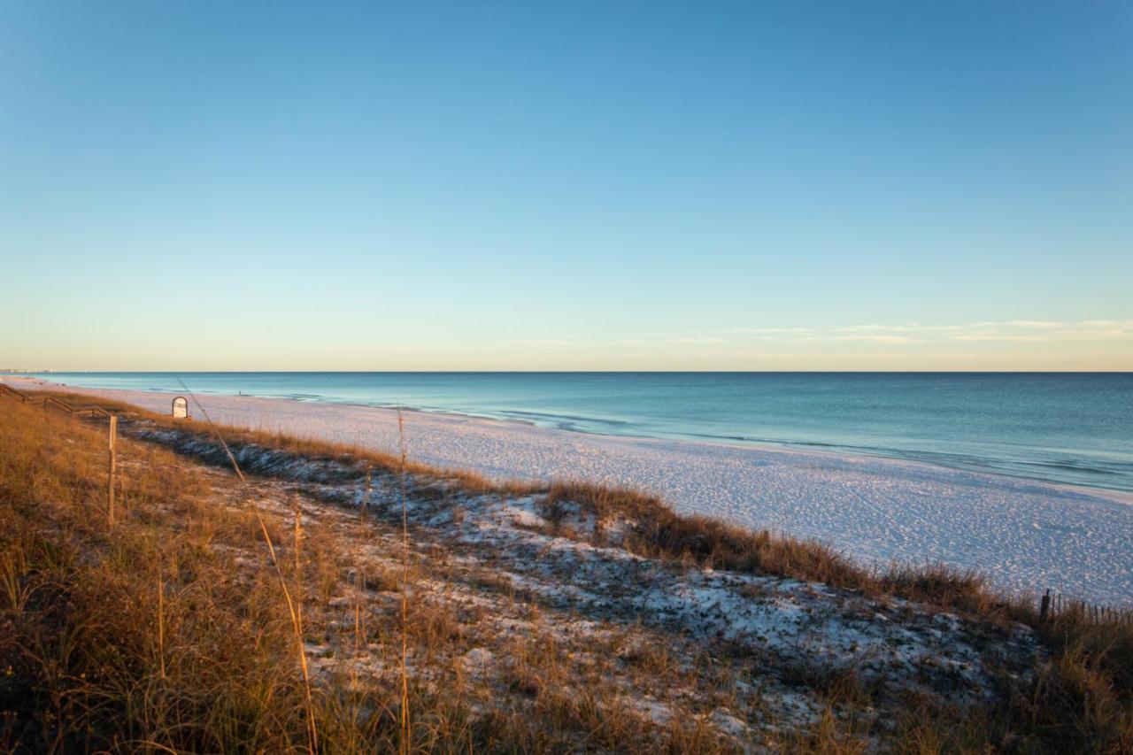 Holiday home Lux Beatles Themed Home, 5 Min Walk To + Golf Cart, Dog Friendly! Destin