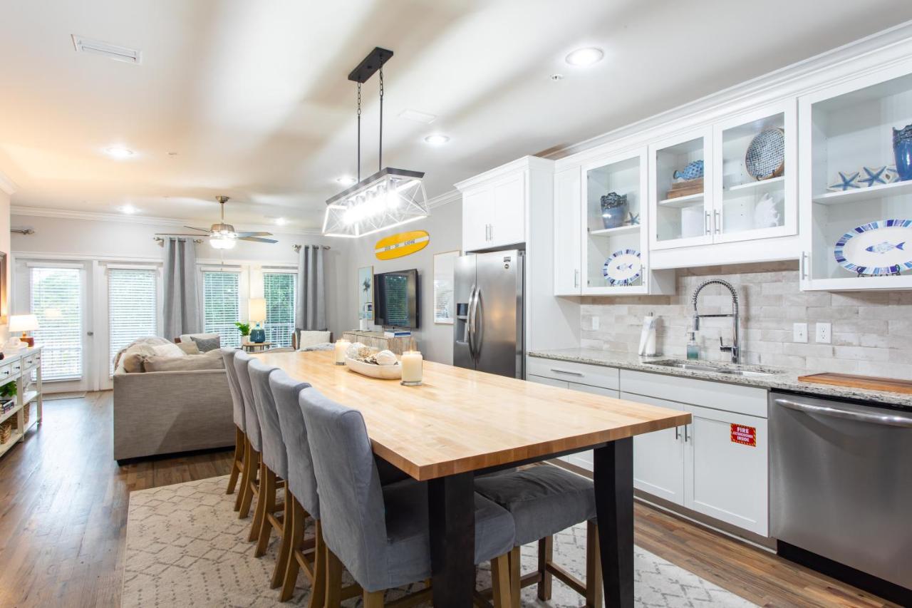 Holiday home Lux Beatles Themed Home, 5 Min Walk To + Golf Cart, Dog Friendly!