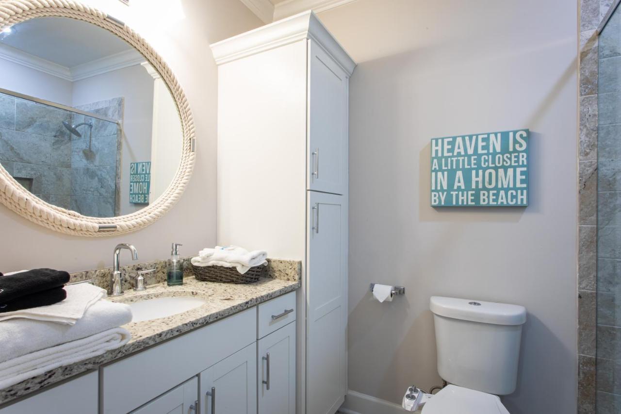 Lux Beatles Themed Home, 5 Min Walk To + Golf Cart, Dog Friendly! * Destin
