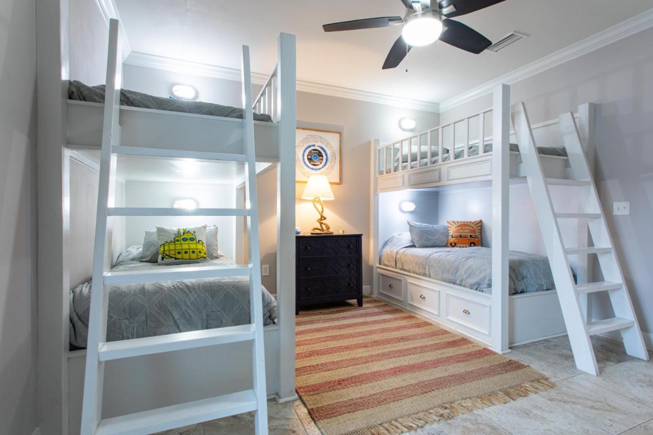 Lux Beatles Themed Home, 5 Min Walk To + Golf Cart, Dog Friendly! Holiday home
