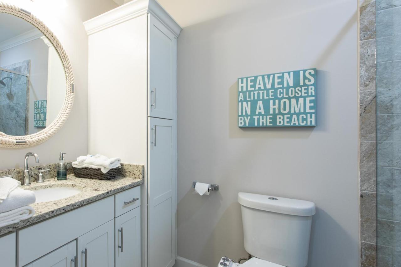 Lux Beatles Themed Home, 5 Min Walk To + Golf Cart, Dog Friendly! Holiday home