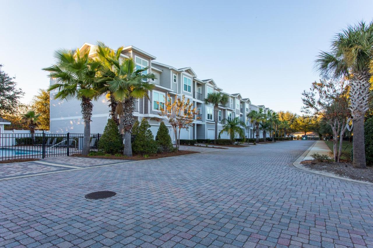 Lux Beatles Themed Home, 5 Min Walk To + Golf Cart, Dog Friendly! Holiday home