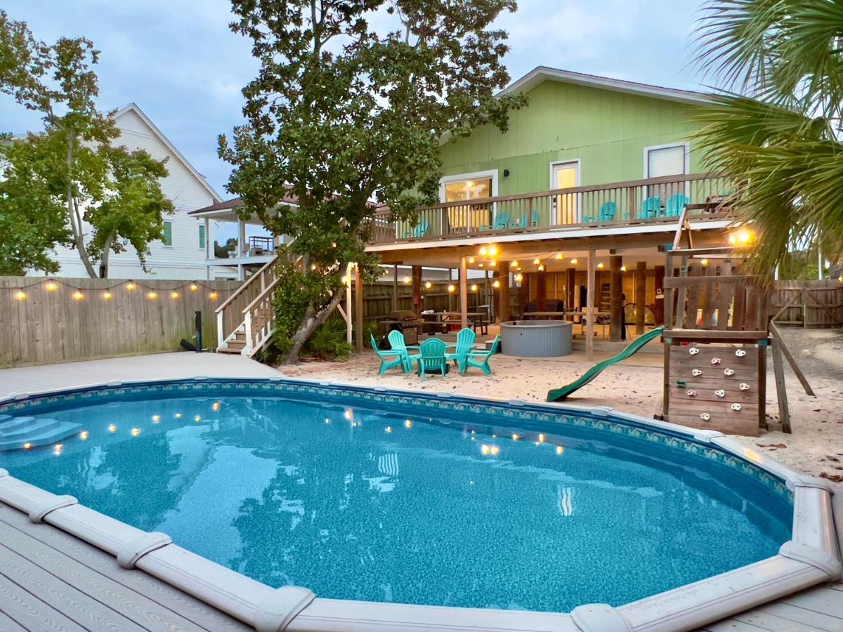 Holiday home Zula Retreat: Pet-friendly Oasis With Pool, Steps From Shore Destin