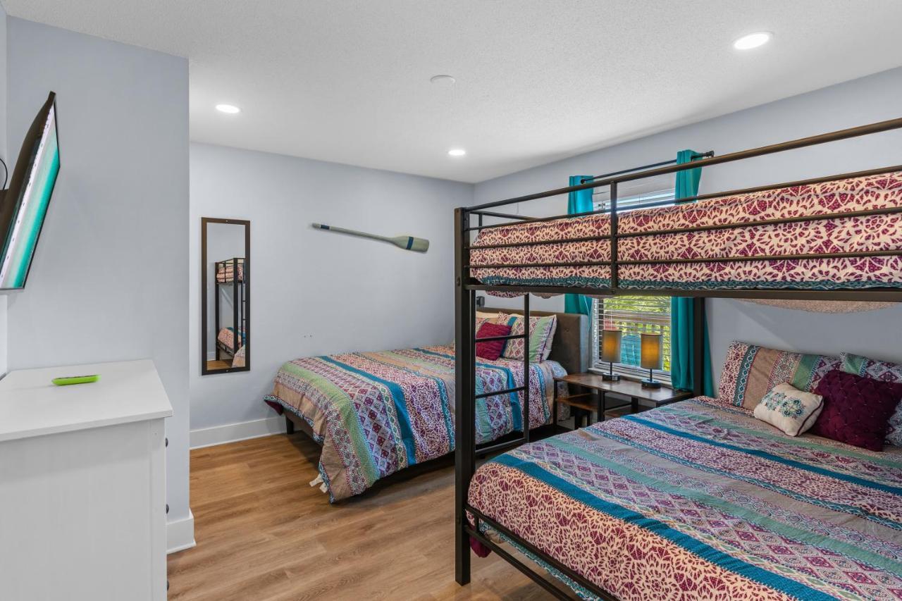 Holiday home Zula Retreat: Pet-friendly Oasis With Pool, Steps From Shore Destin
