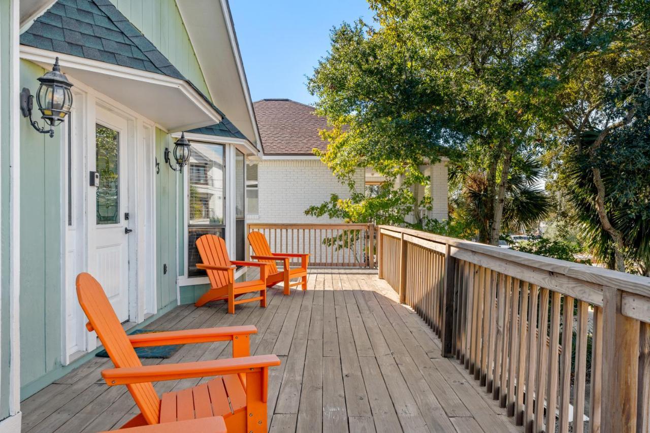 Holiday home Zula Retreat: Pet-friendly Oasis With Pool, Steps From Shore