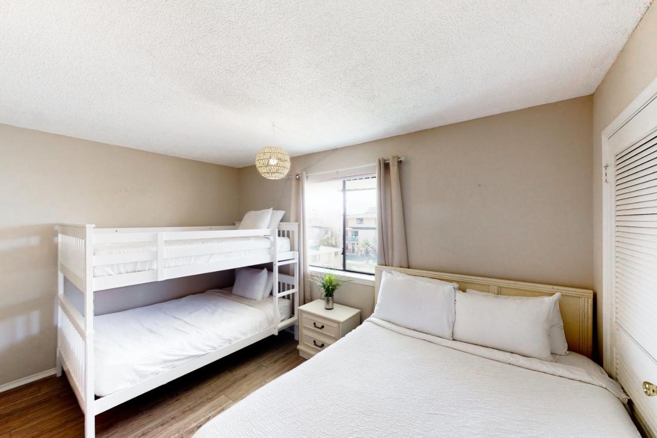 Sandprints D2 Apartment *
