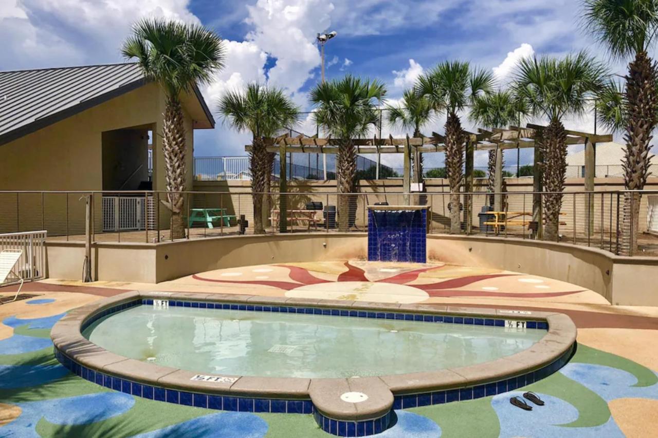 Mainsail 118 * Destin