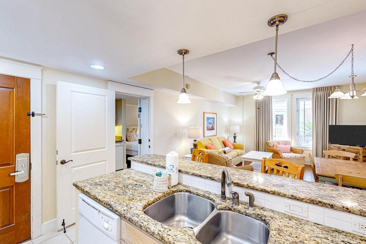 Baytowne Wharf - Pilot House #328/#330 Combo Apartment Destin