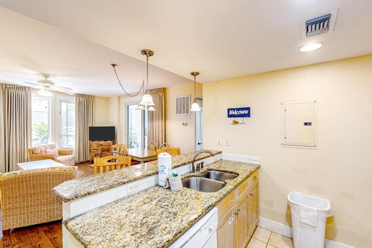 Baytowne Wharf - Pilot House #328/#330 Combo * Destin