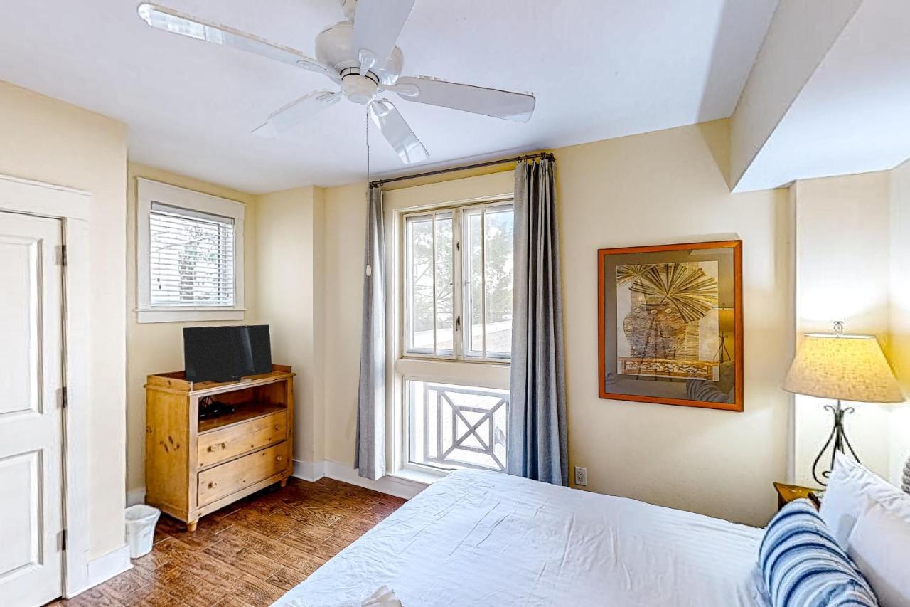 Baytowne Wharf - Pilot House #328/#330 Combo * Destin