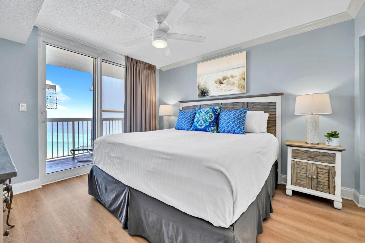 Holiday home Beach Front Condo! Private Balcony! Heart Of Destin! 1915 Pelican Beach! Destin