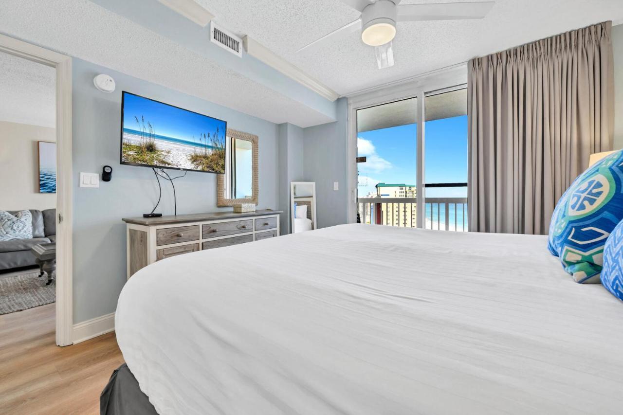 Beach Front Condo! Private Balcony! Heart Of Destin! 1915 Pelican Beach!