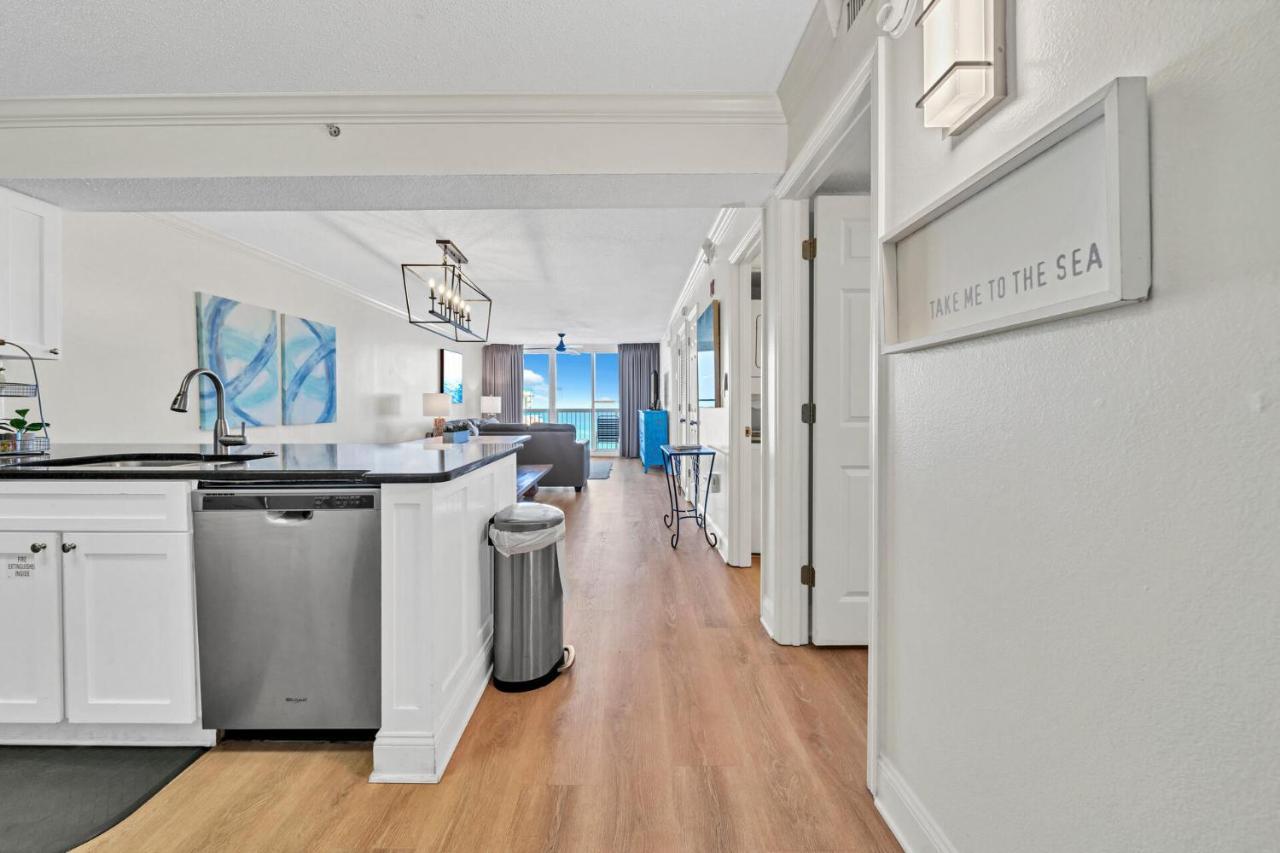 Holiday home Beach Front Condo! Private Balcony! Heart Of Destin! 1915 Pelican Beach! Destin