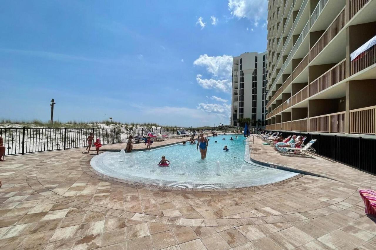 Beach Front Condo! Private Balcony! Heart Of Destin! 1915 Pelican Beach! Holiday home