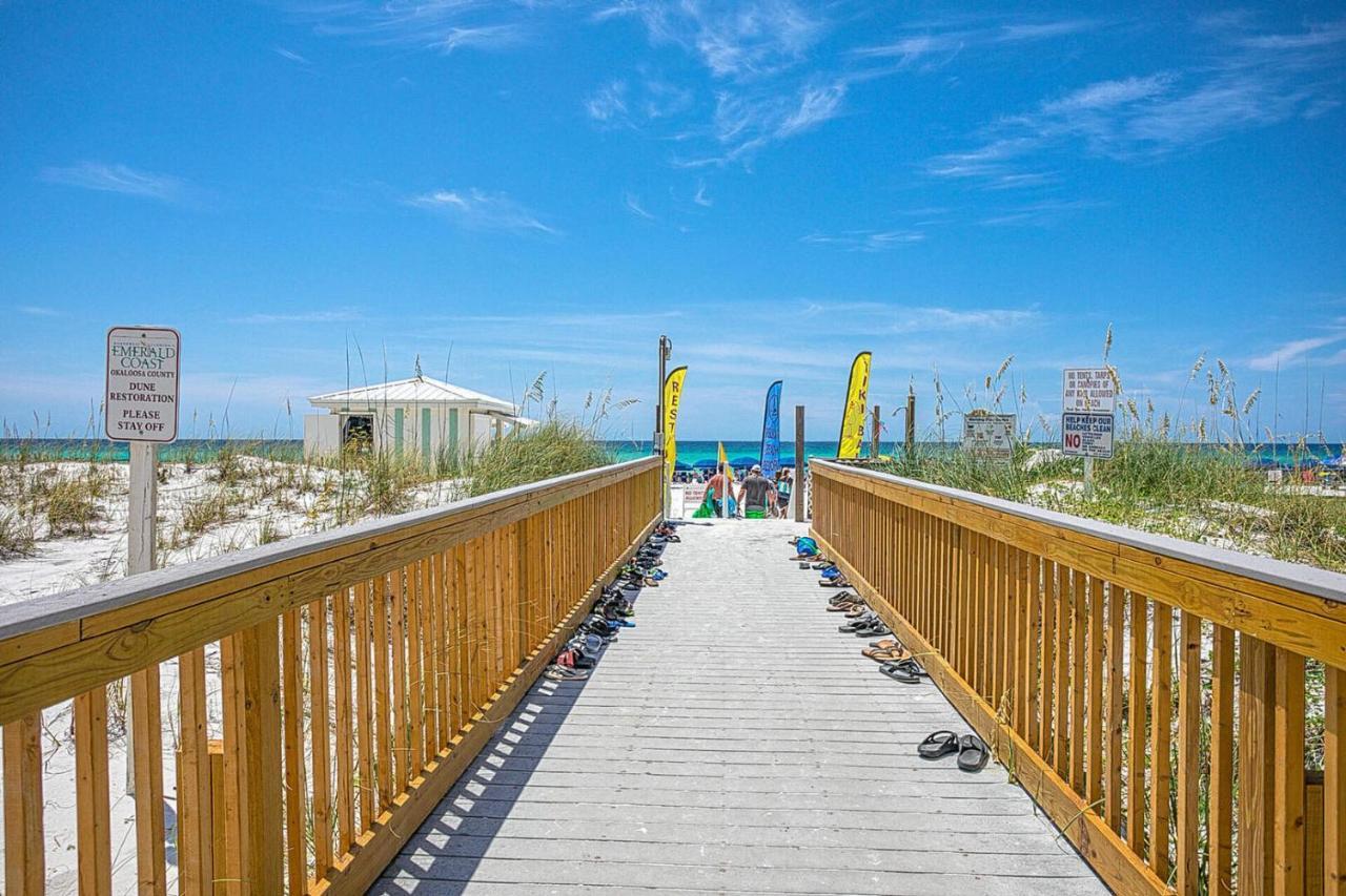 Beach Front Condo! Private Balcony! Heart Of Destin! 1915 Pelican Beach! *