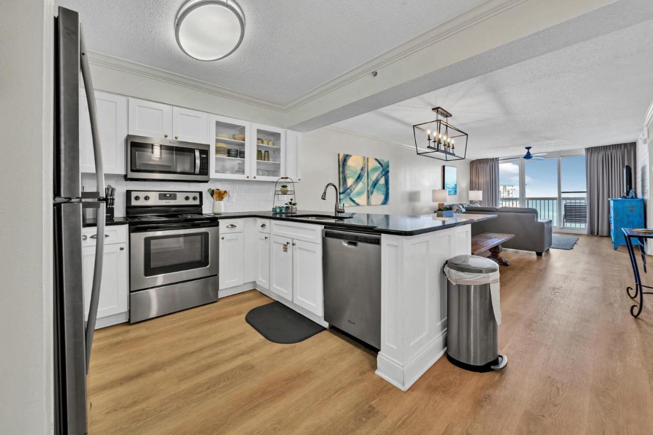 Holiday home Beach Front Condo! Private Balcony! Heart Of Destin! 1915 Pelican Beach! *