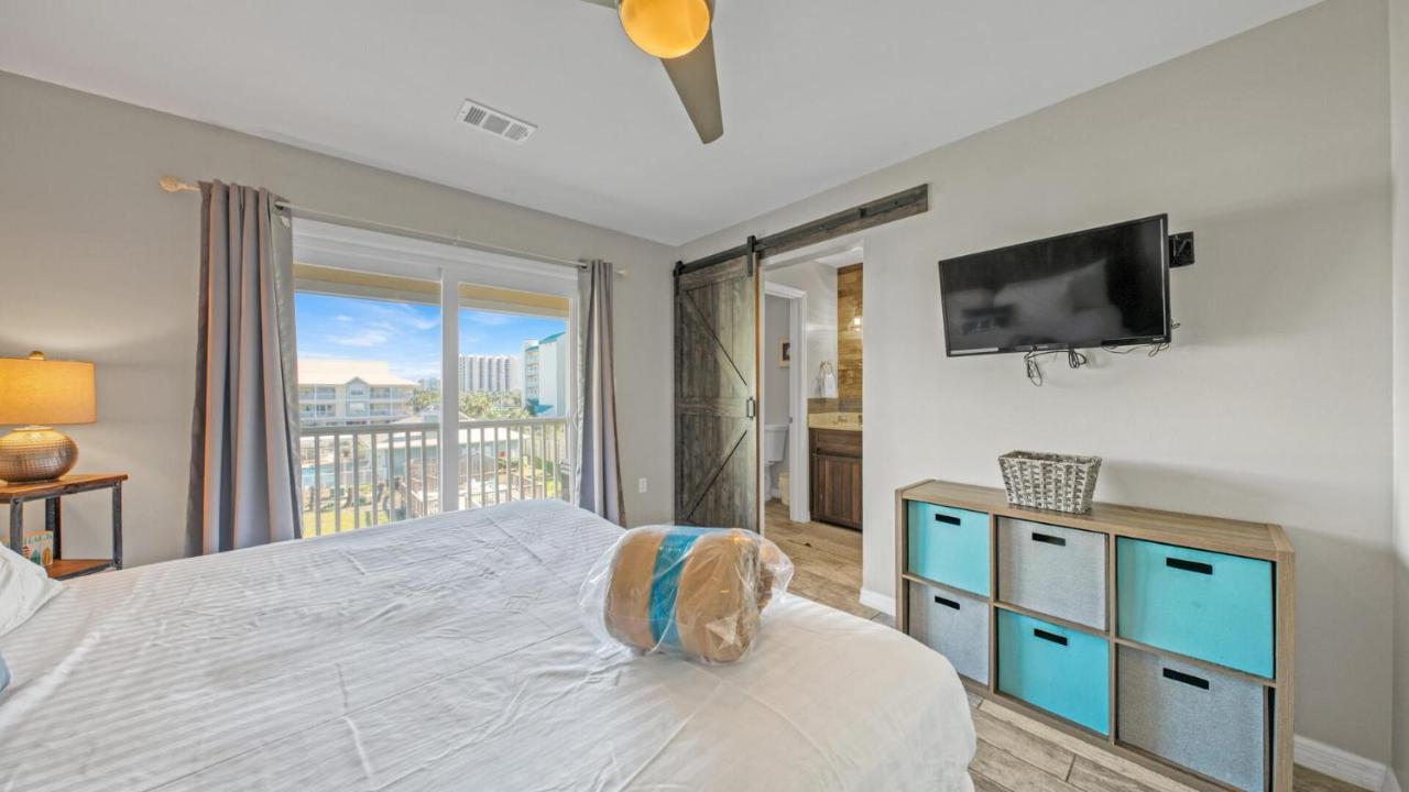 Emerald Coast, St Martin Beachwalk Villas 232! Holiday home Destin