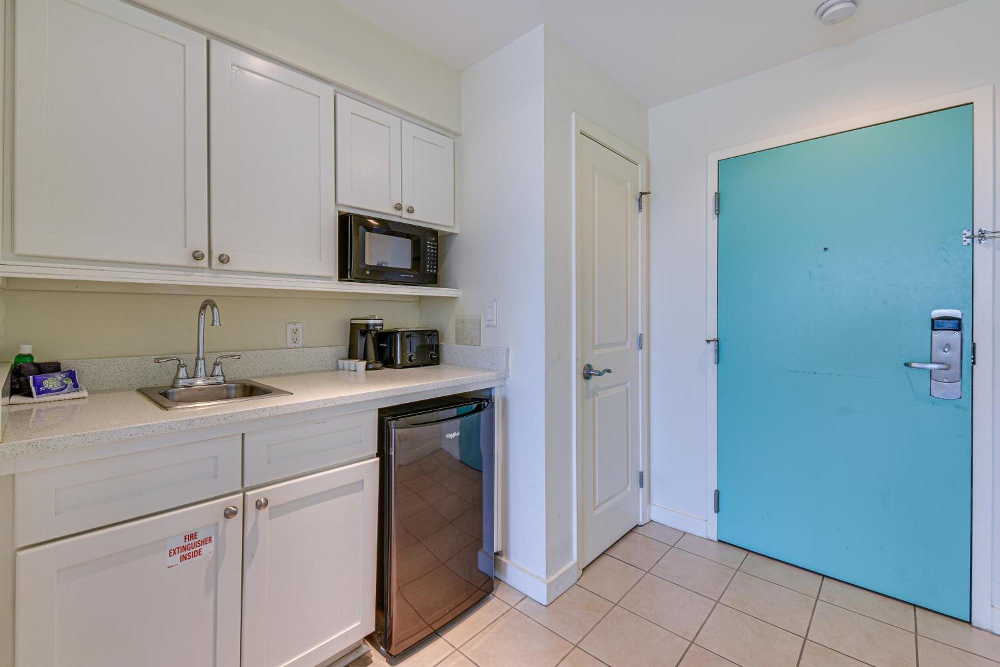 Apartment With Pool - Walk To Beach! Destin