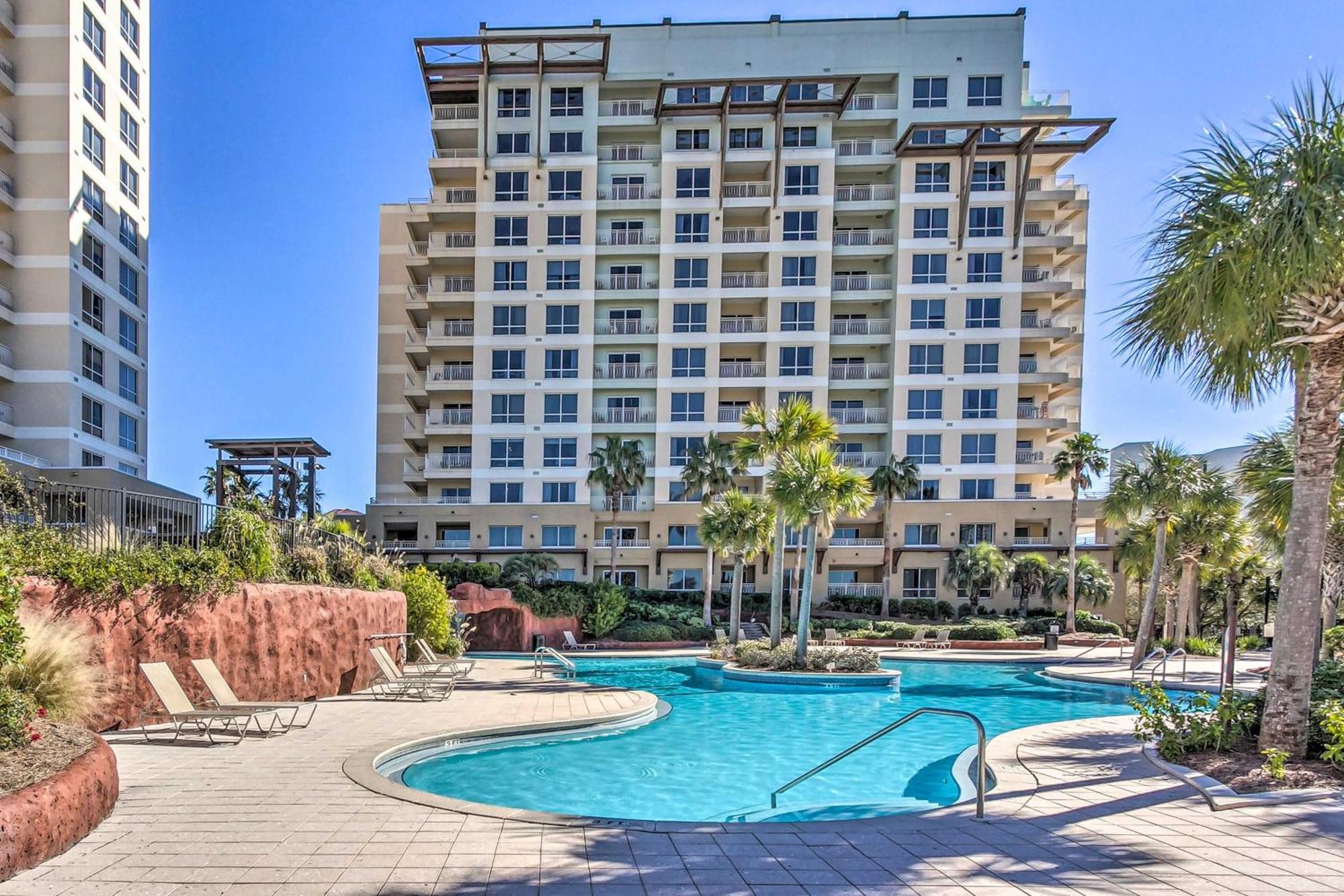 Apartment With Pool - Walk To Beach! *
