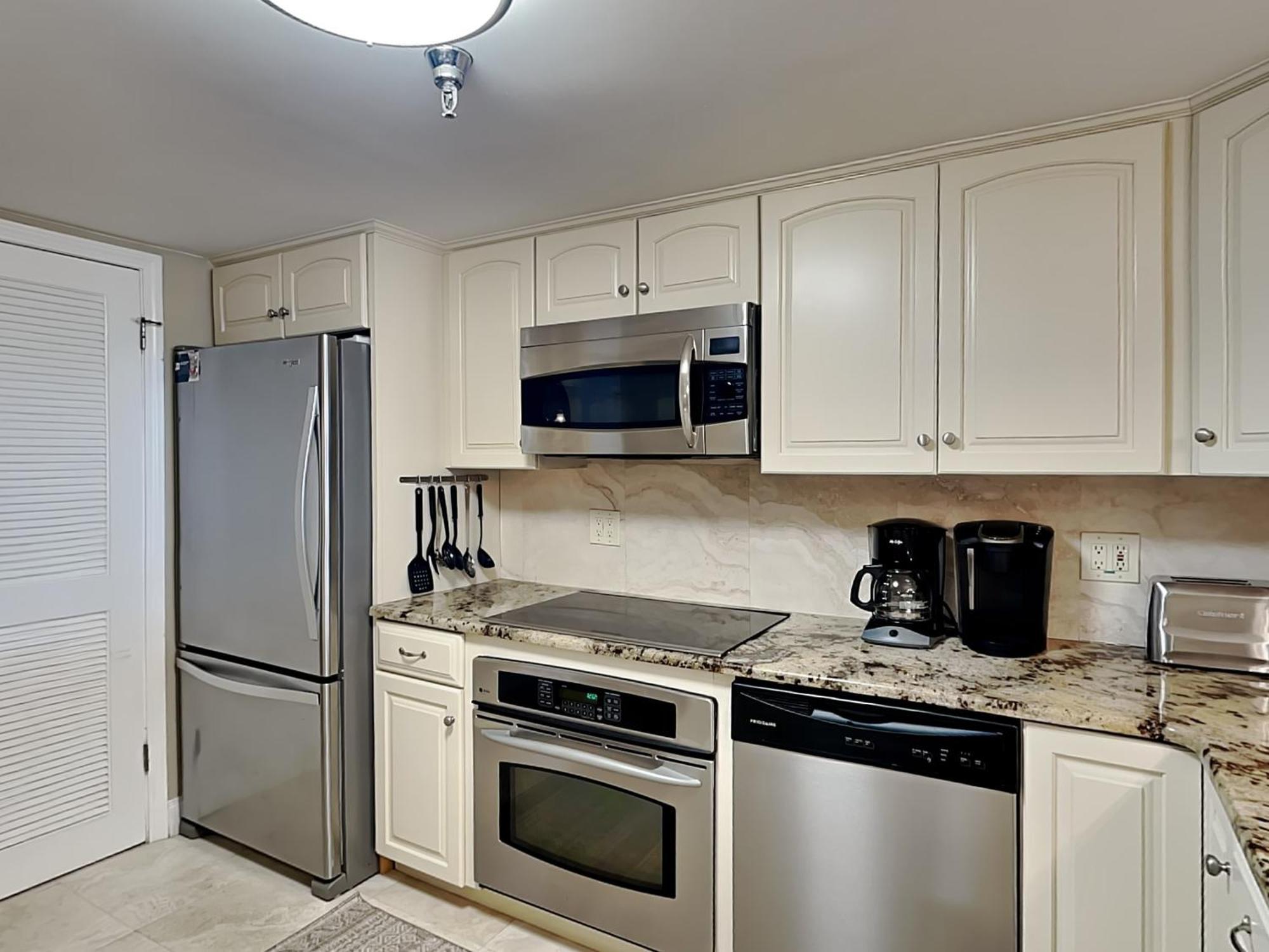 Apartment Breakers East #503 *