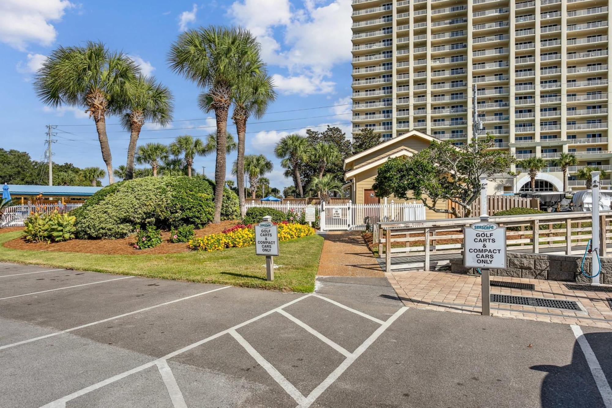 Walk 2 Golf Dining & -sleeps 12 * Destin