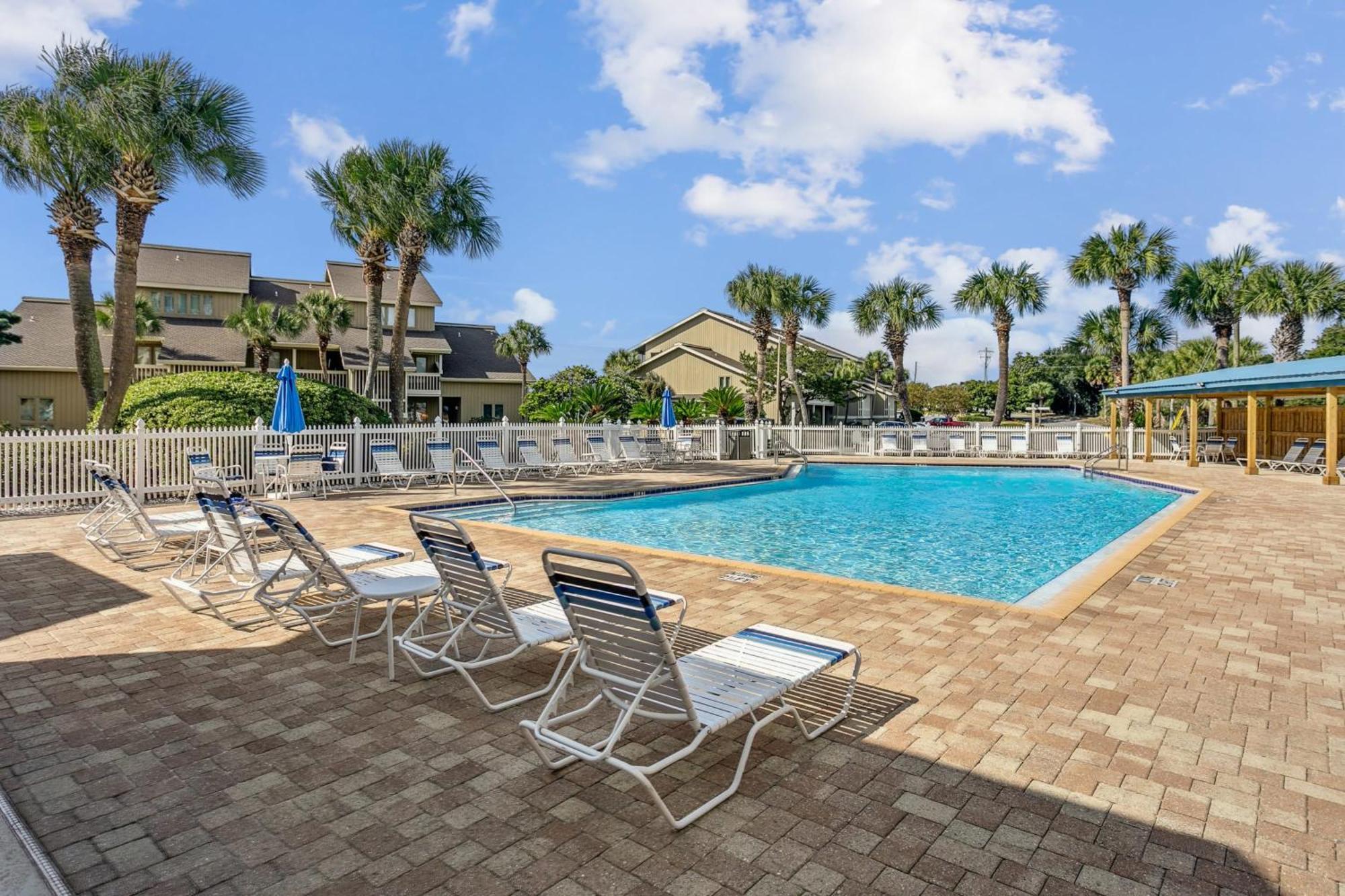 Walk 2 Golf Dining & -sleeps 12 Destin