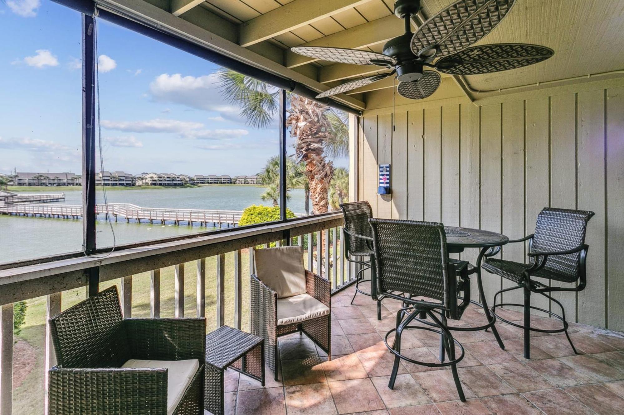Walk 2 Golf Dining & -sleeps 12 Destin
