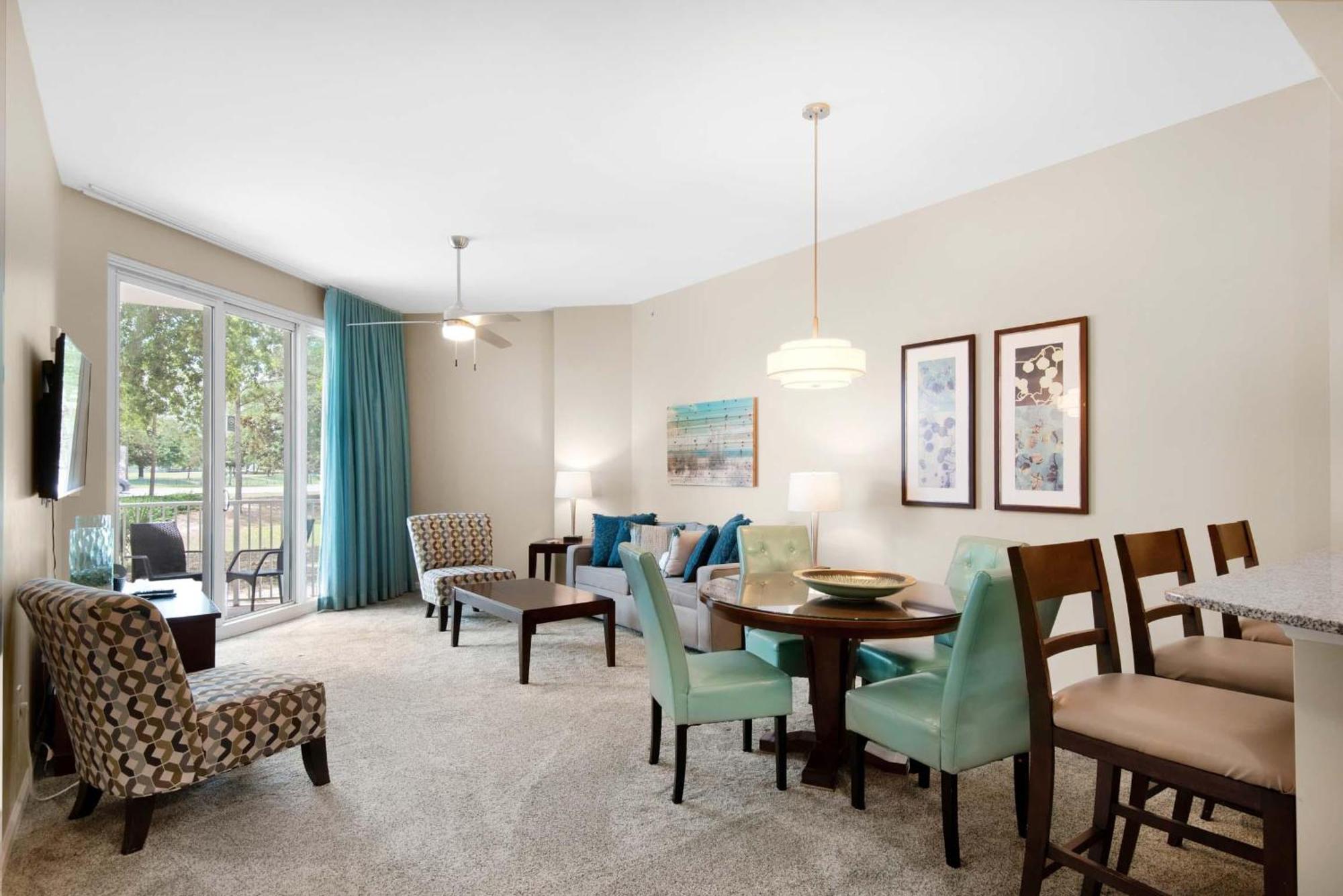 Palms #2108 Jr. 2br *