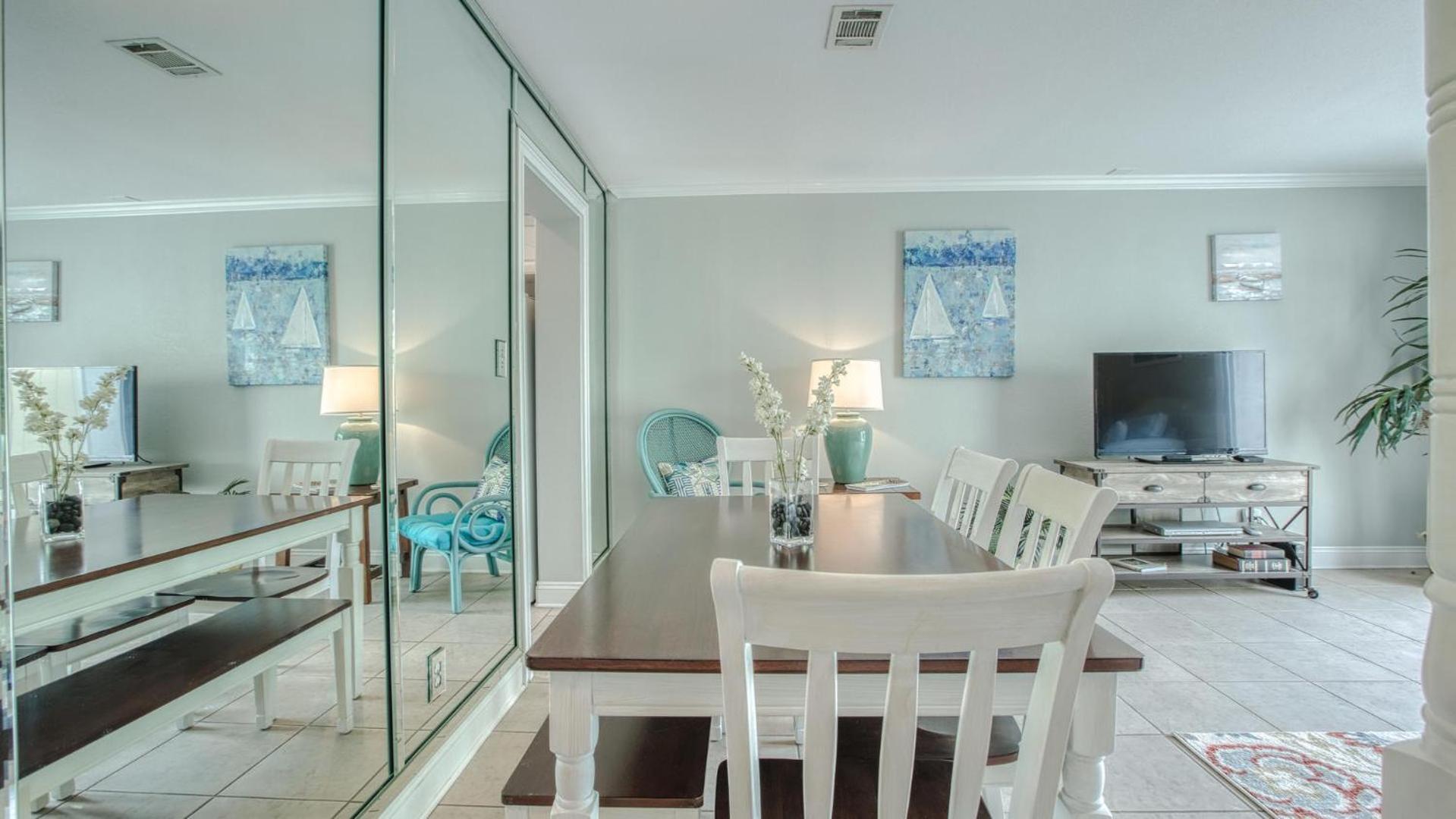 Southbay 33 Short Walk To 300ft Of Private 3 Bedroom Townhome Holiday home *