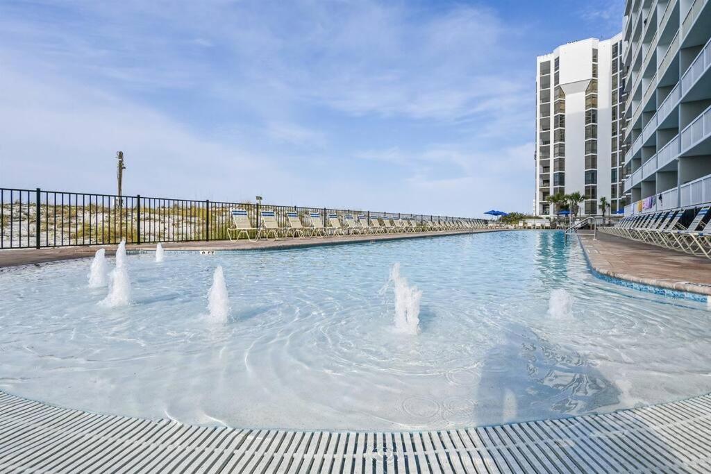 Pelican 810 Aquamarine Destin