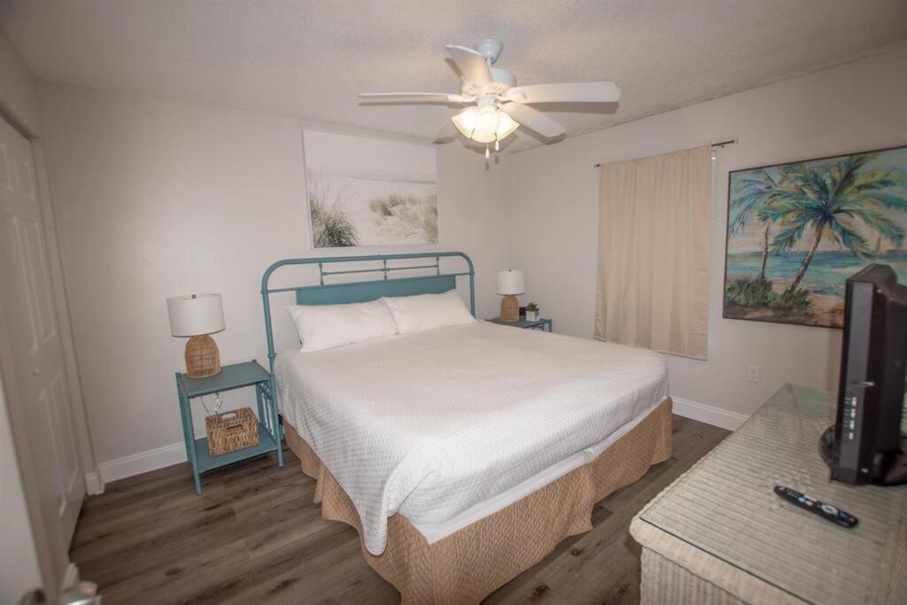 Pelican 810 Aquamarine Destin