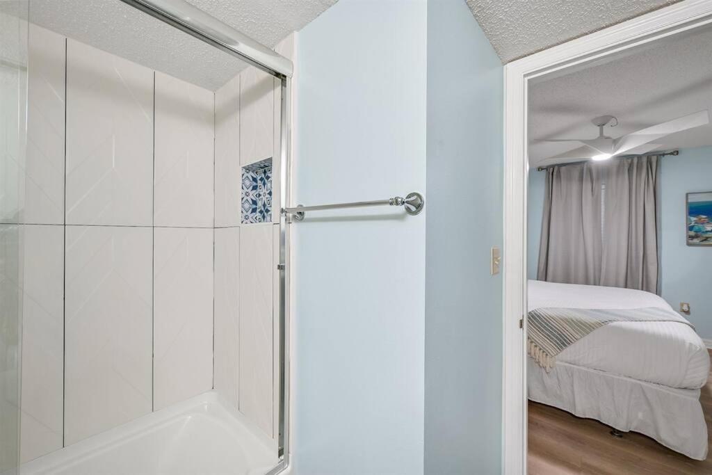 Pelican 604 Shore Thing Apartment