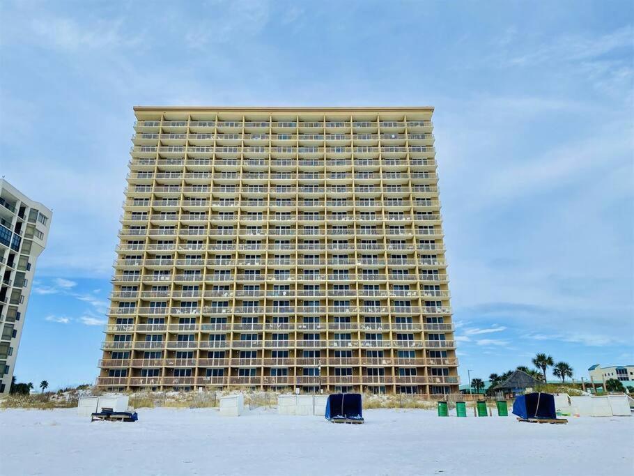 Pelican 604 Shore Thing * Destin