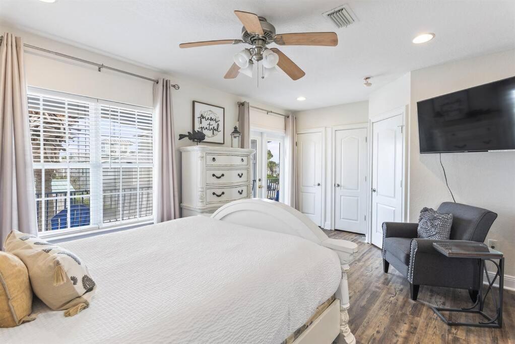 Grateful By The Sea Crystal Shores Holiday home