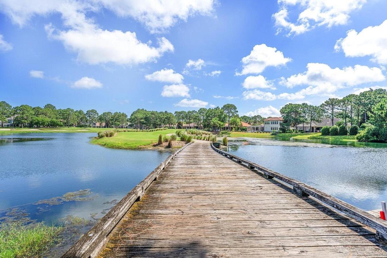1332 Laurel Grove * Destin