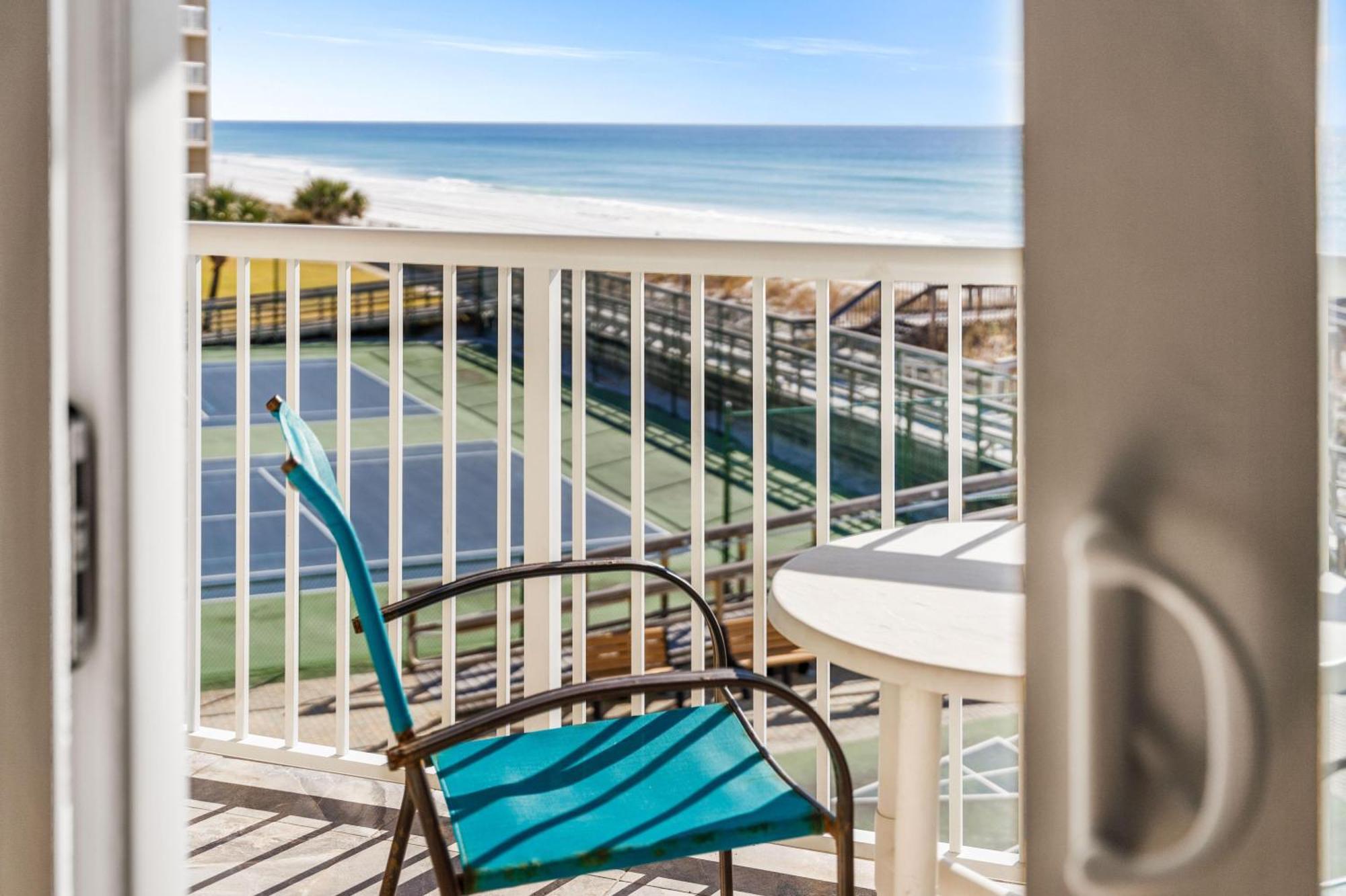 Surf And Racquet Unit 303