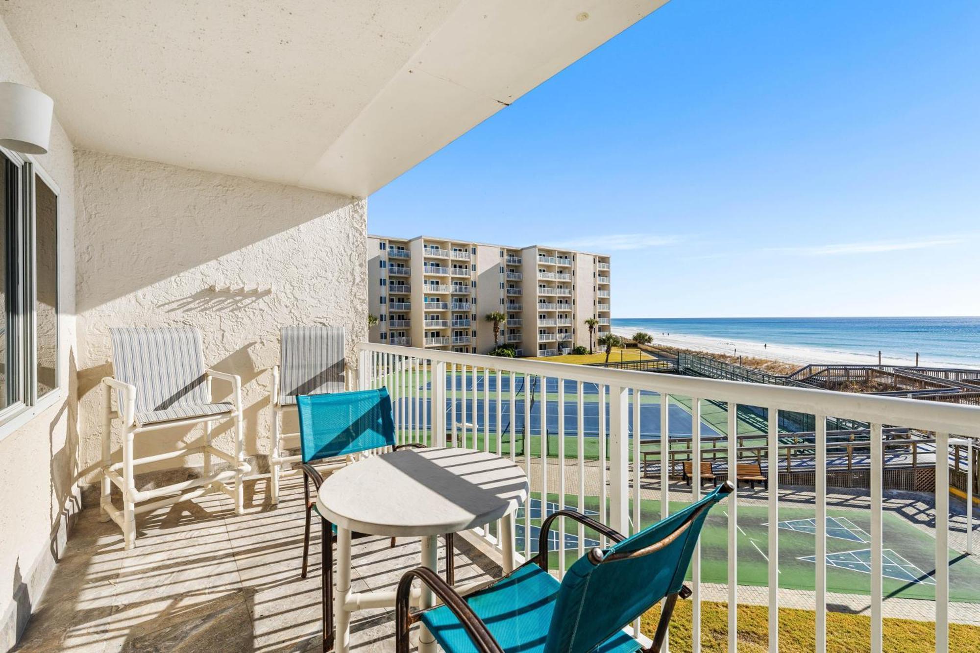 Surf And Racquet Unit 303