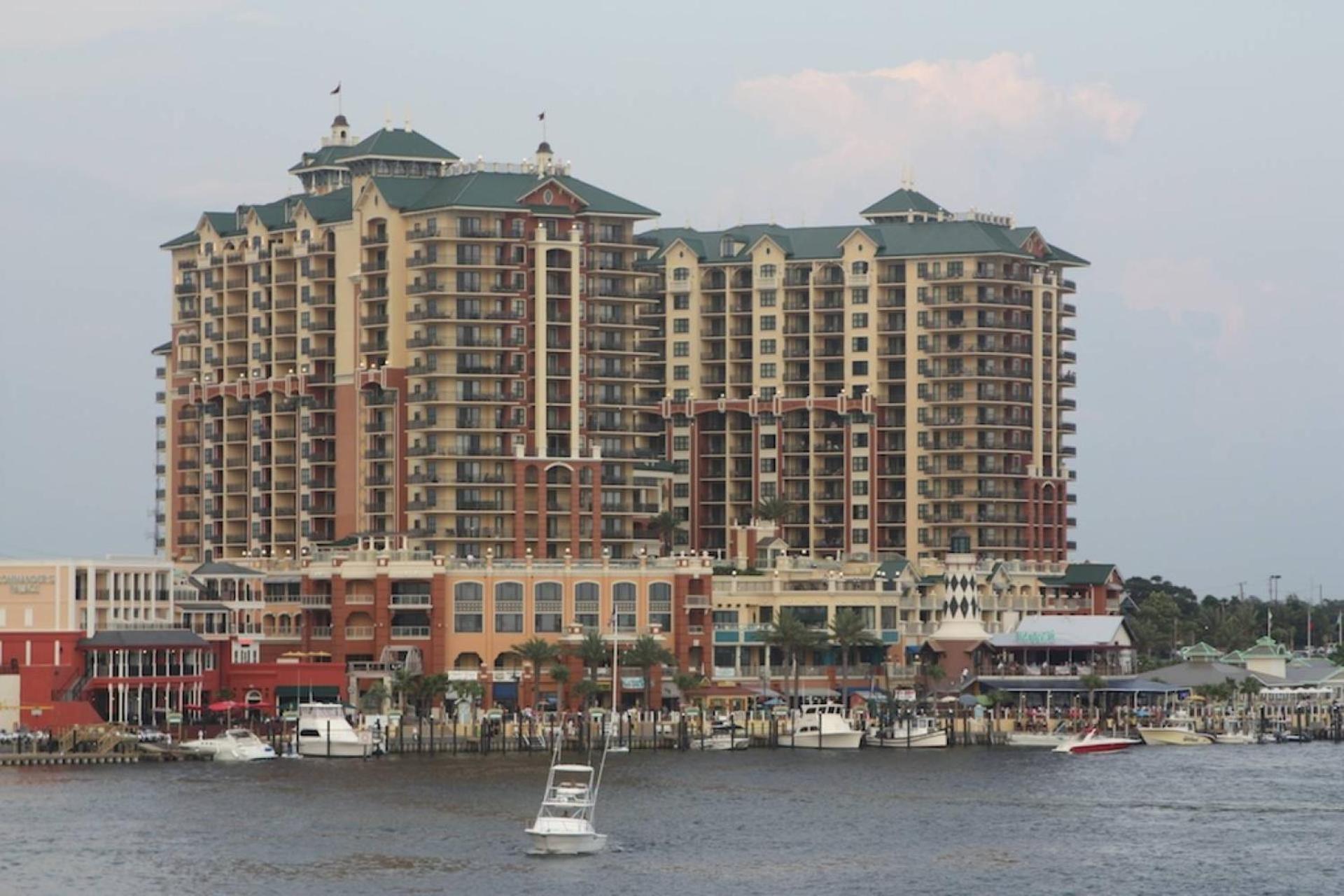 Gulf Winds Court 202 - Emerald Cove Oasis Holiday home Destin