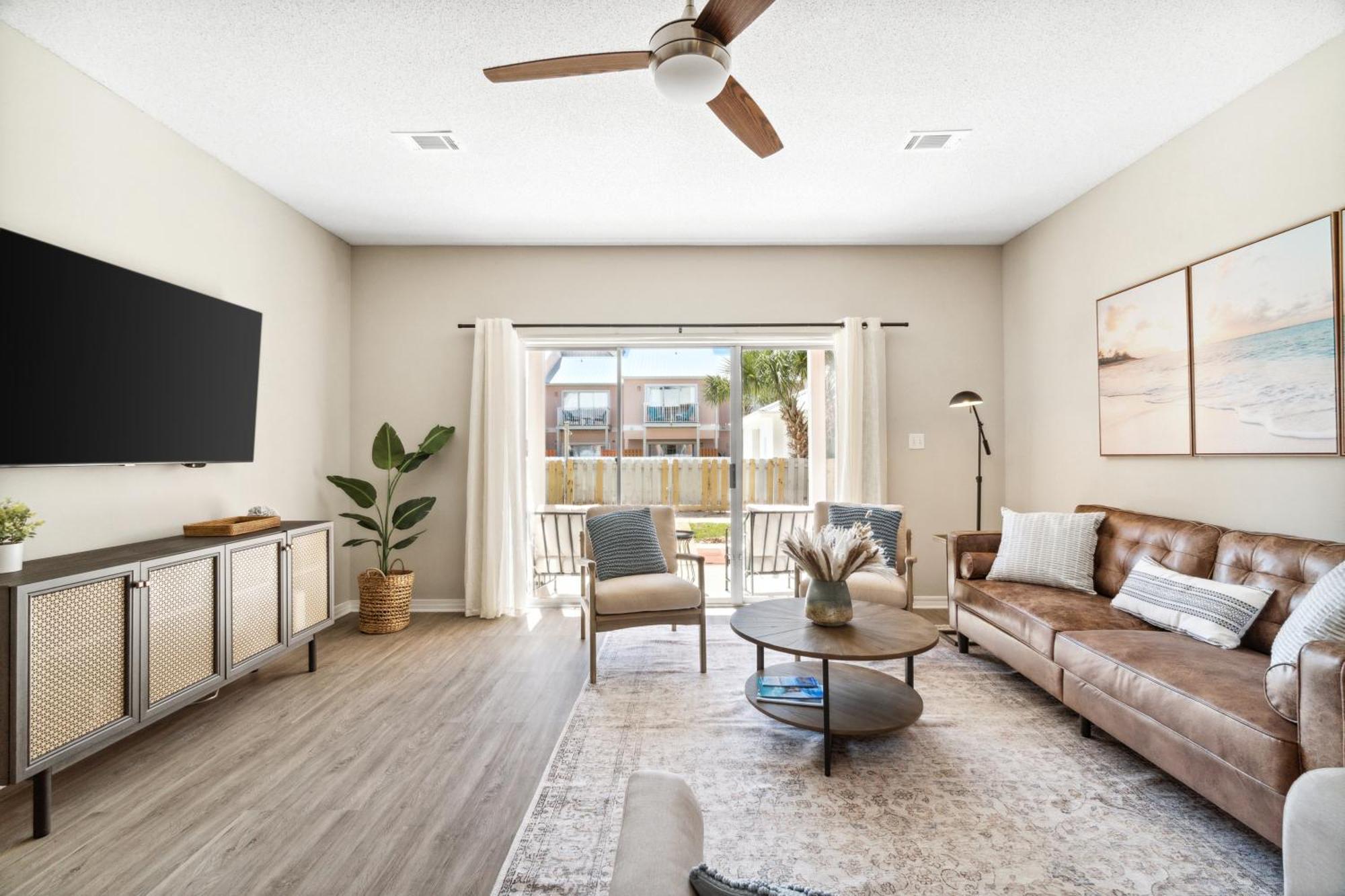 !! New !! 5min Walk 2 Miramar Beach, Mins To Shopping, Steps To Pool, Patio And Yard, Dog Friendly, 1gb Wifi *