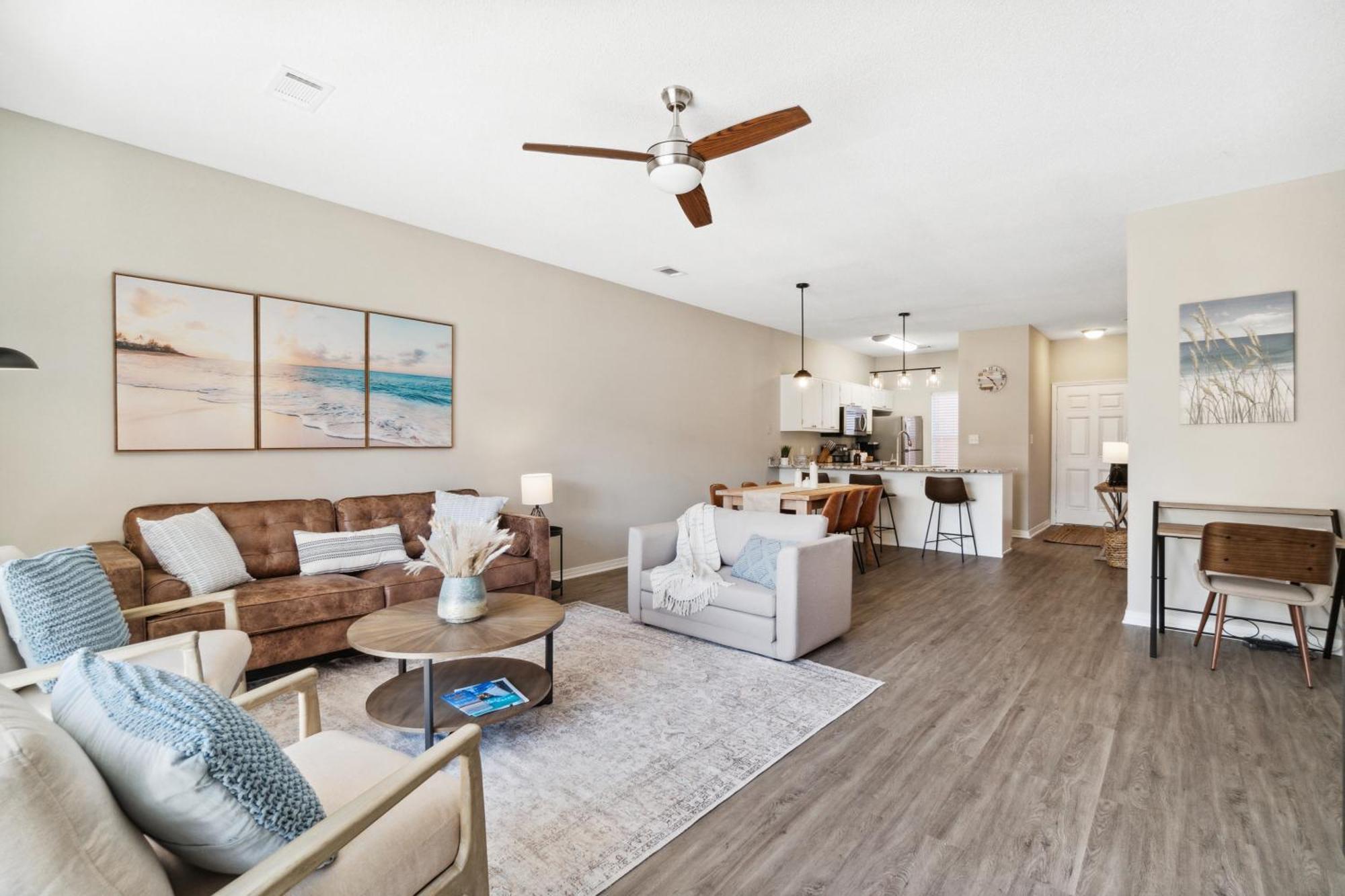 !! New !! 5min Walk 2 Miramar Beach, Mins To Shopping, Steps To Pool, Patio And Yard, Dog Friendly, 1gb Wifi *