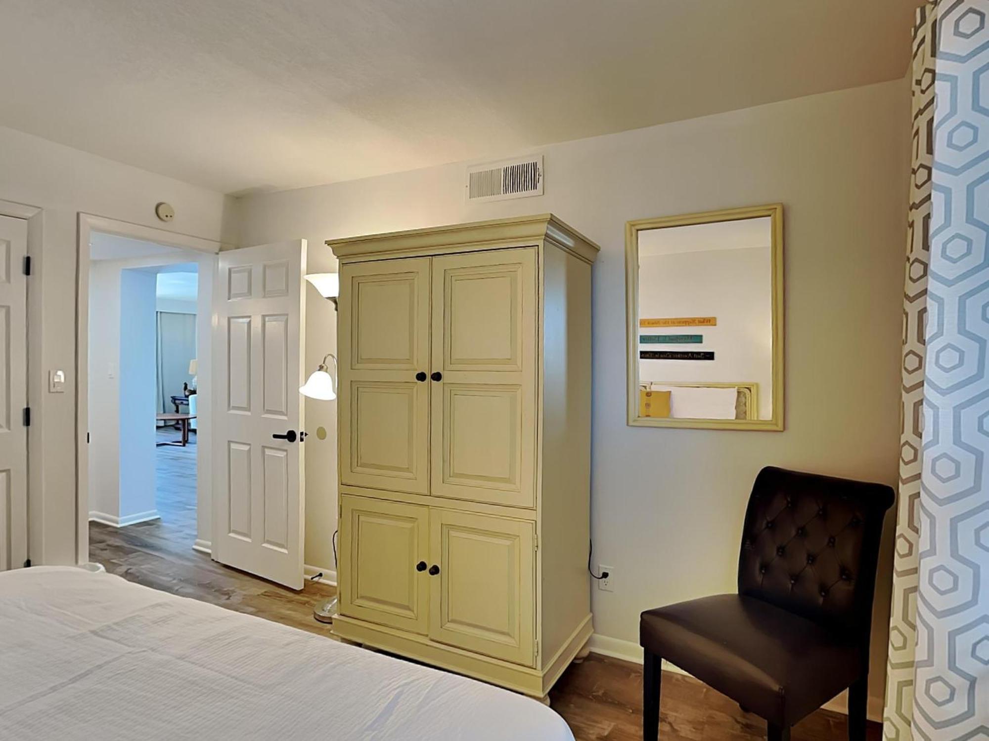 Emerald Towers 804 Apartment *