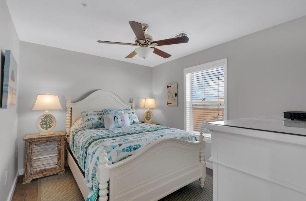 Remodeled 3 Bedroom - In The Heart Of Destin! * Destin