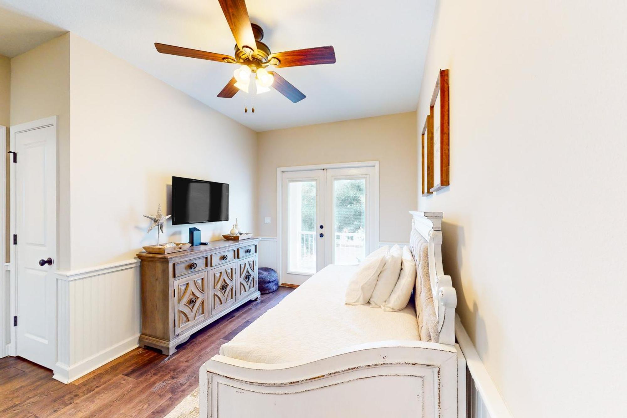 Villages Of Crystal Beach: Vitamin Sea Destin
