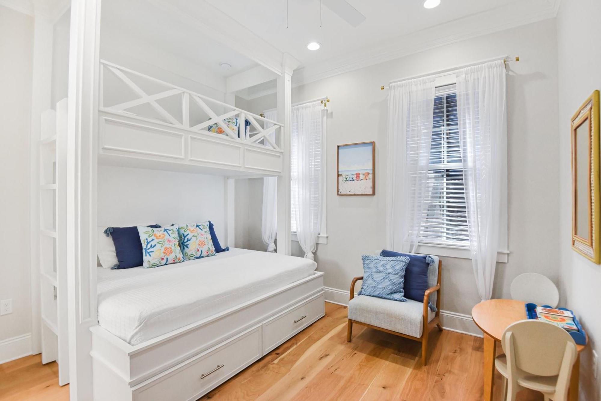 Venetian Boardwalk With Lsv And Pool Holiday home *