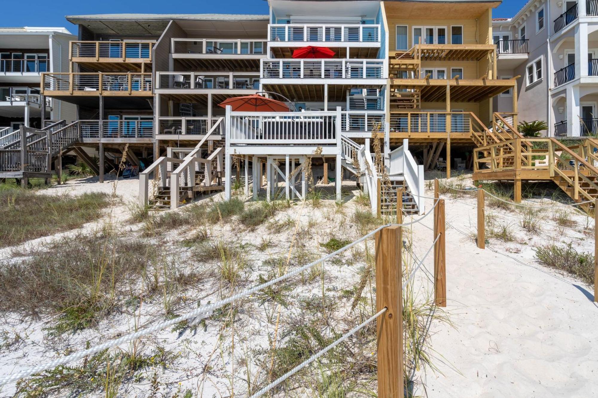 Holiday home Backyard By Avantstay Oceanfront Paradise *