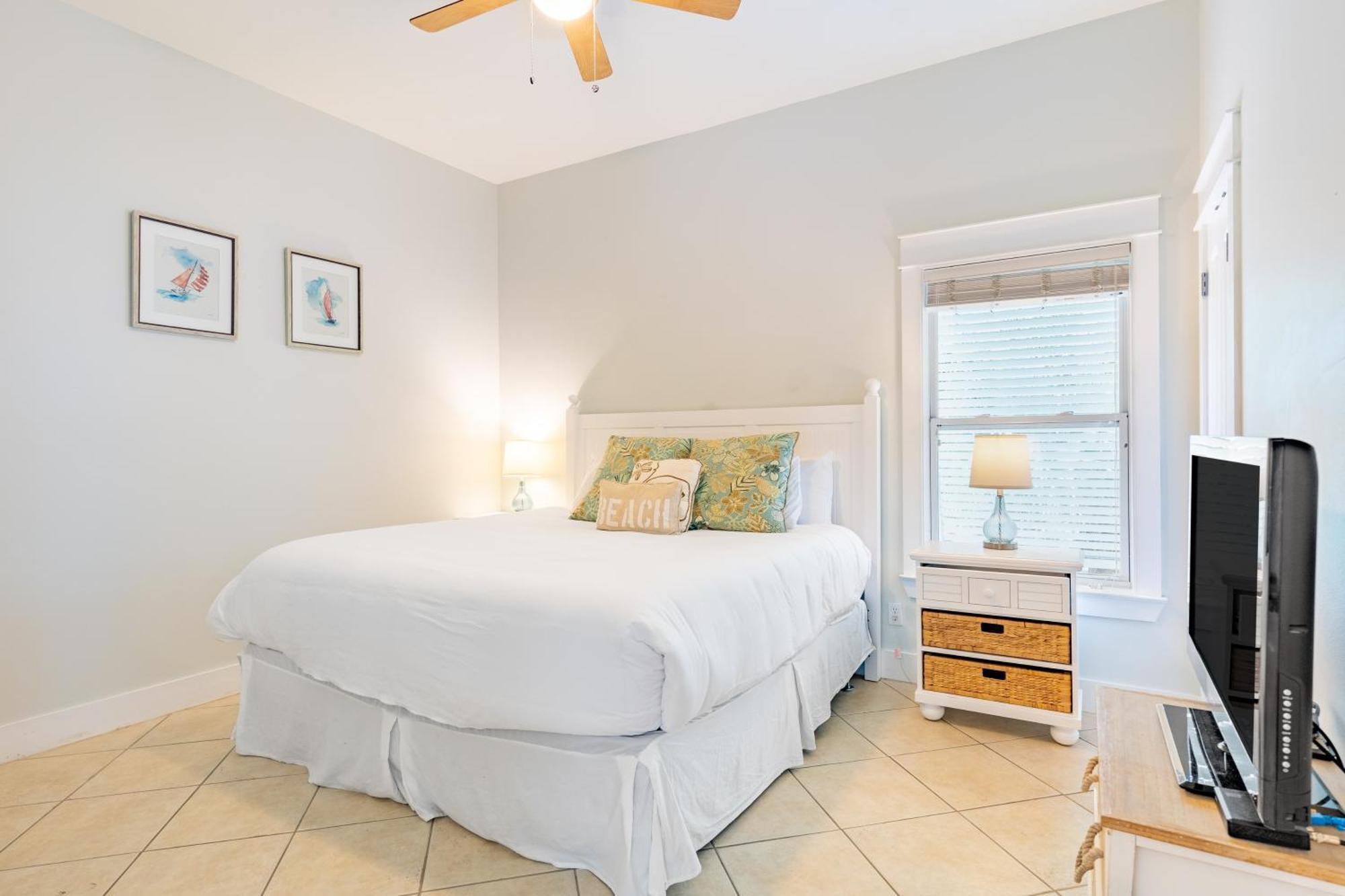 Holiday home Gulfside Oasis By Avantstay Steps To Beach W Bbq Pool Video Arcade Max Occ 20 Destin