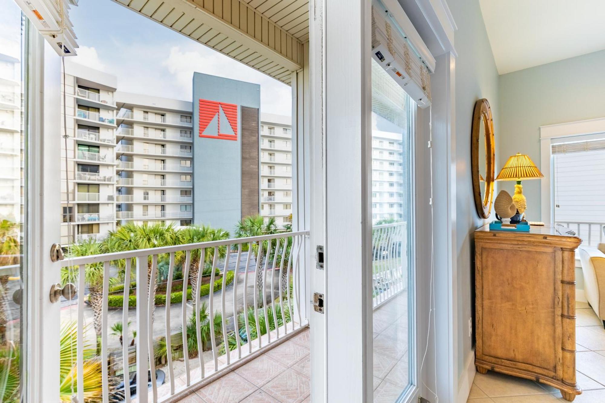 Holiday home Gulfside Oasis By Avantstay Steps To Beach W Bbq Pool Video Arcade Max Occ 20 Destin
