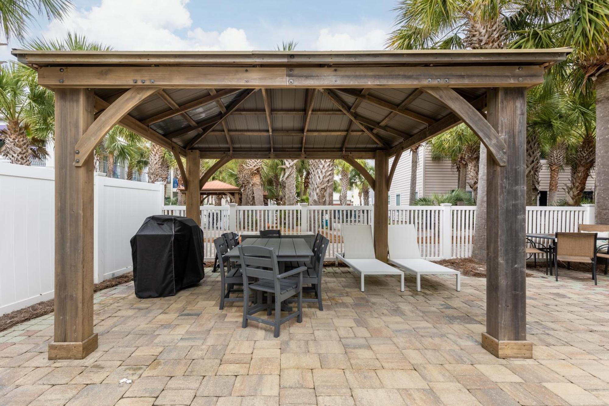 Gulfside Oasis By Avantstay Steps To Beach W Bbq Pool Video Arcade Max Occ 20 Destin